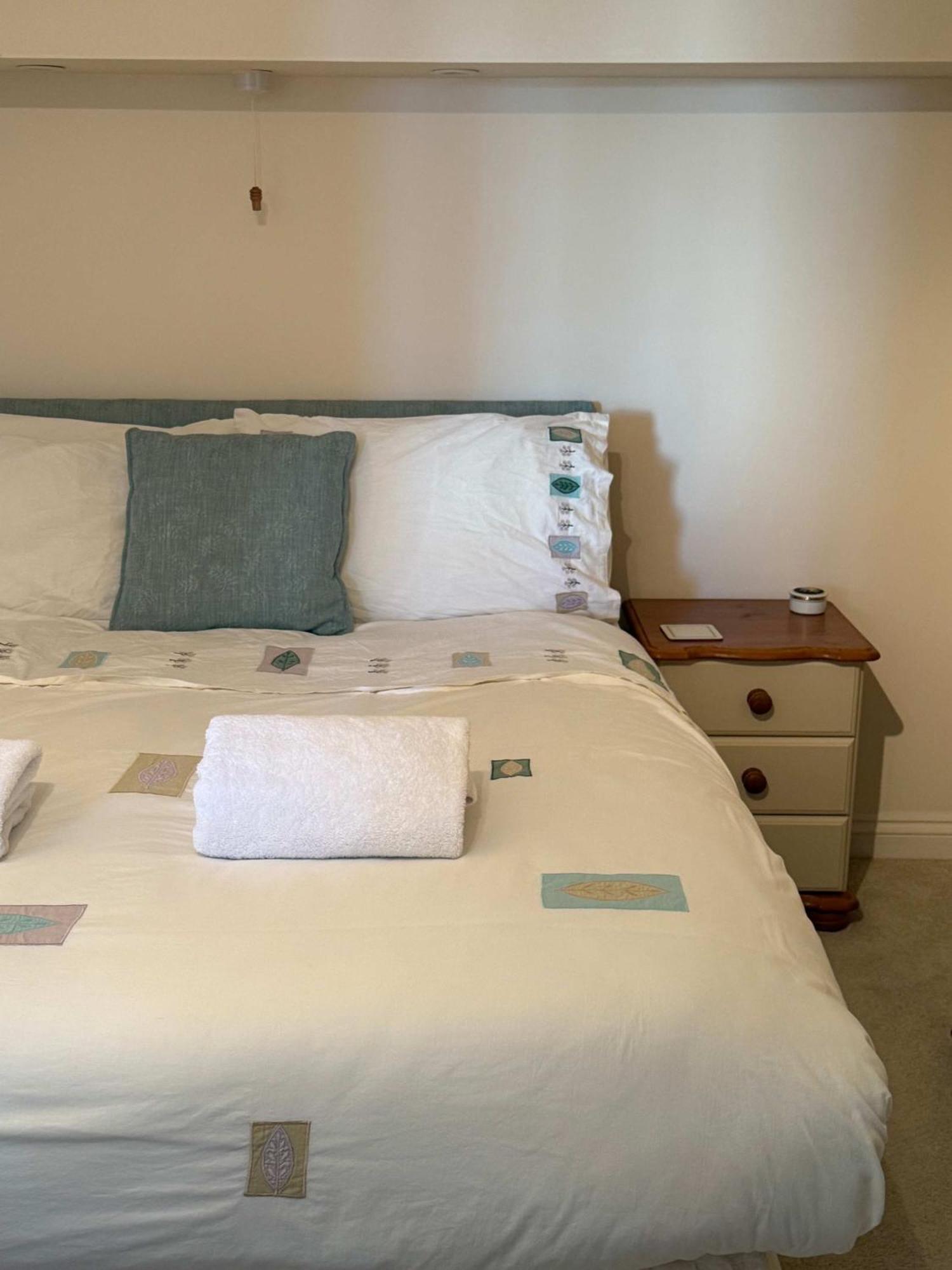 Villa Fabulous High Street Townhouse With Stunning Views & Parking At 'Eagles Nest' à Falmouth Extérieur photo