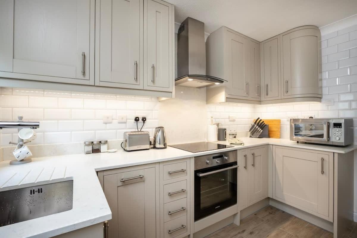 Villa Fabulous High Street Townhouse With Stunning Views & Parking At 'Eagles Nest' à Falmouth Extérieur photo