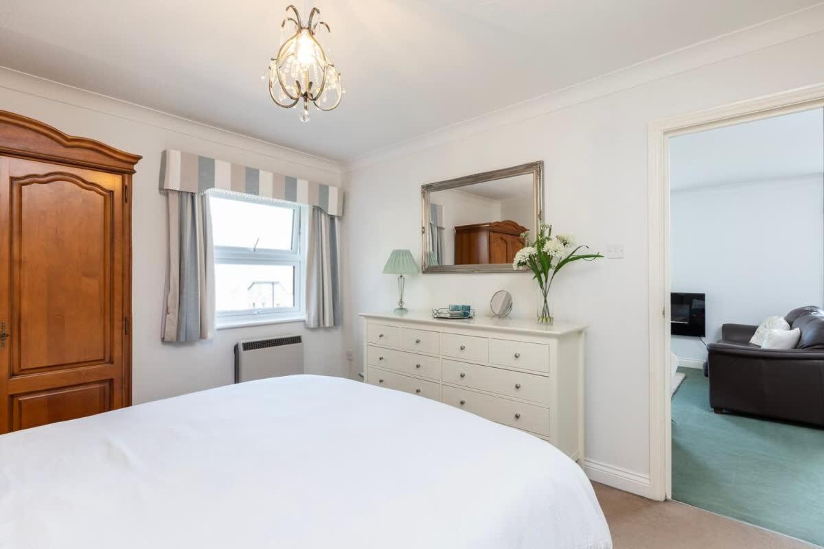 Villa Fabulous High Street Townhouse With Stunning Views & Parking At 'Eagles Nest' à Falmouth Extérieur photo