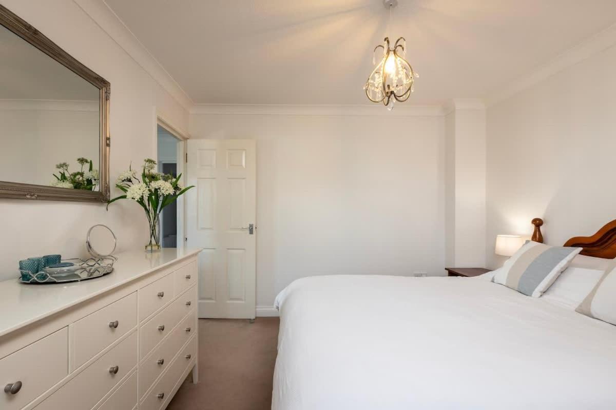 Villa Fabulous High Street Townhouse With Stunning Views & Parking At 'Eagles Nest' à Falmouth Extérieur photo