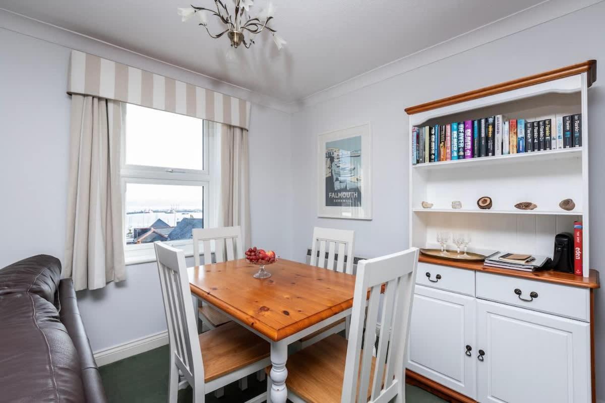 Villa Fabulous High Street Townhouse With Stunning Views & Parking At 'Eagles Nest' à Falmouth Extérieur photo