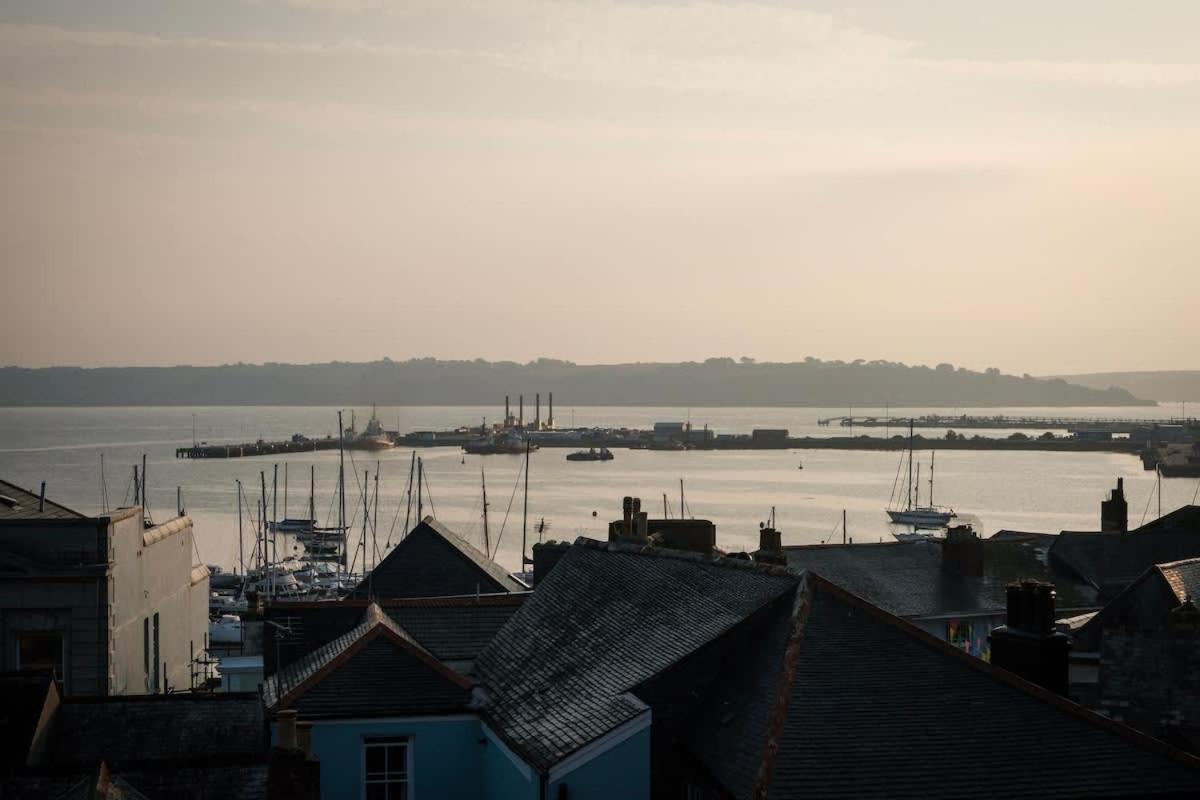 Villa Fabulous High Street Townhouse With Stunning Views & Parking At 'Eagles Nest' à Falmouth Extérieur photo