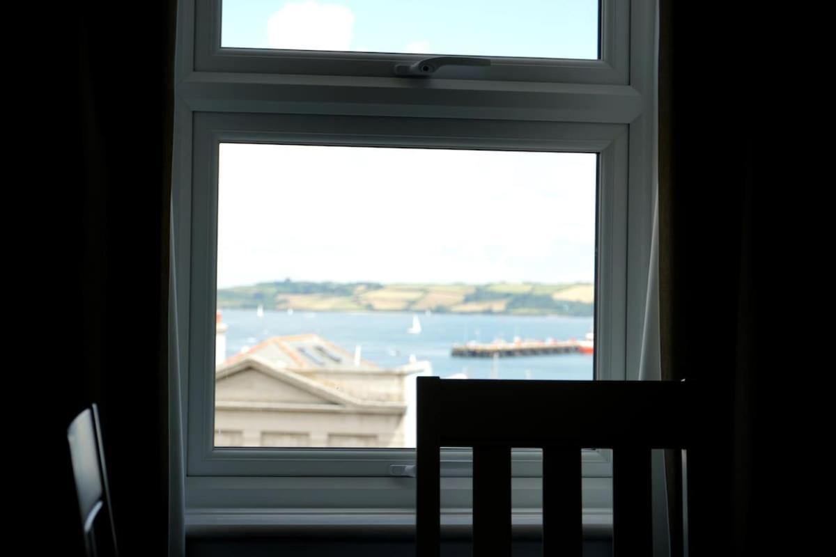 Villa Fabulous High Street Townhouse With Stunning Views & Parking At 'Eagles Nest' à Falmouth Extérieur photo