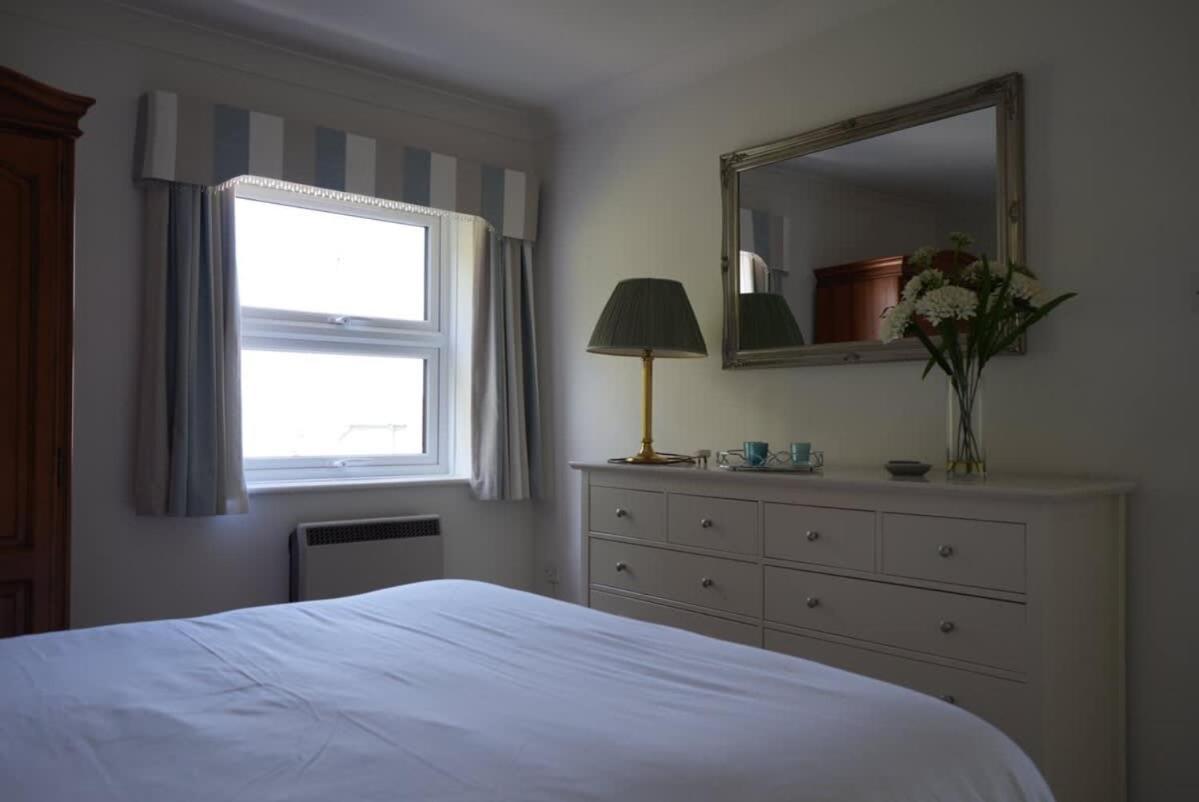 Villa Fabulous High Street Townhouse With Stunning Views & Parking At 'Eagles Nest' à Falmouth Extérieur photo